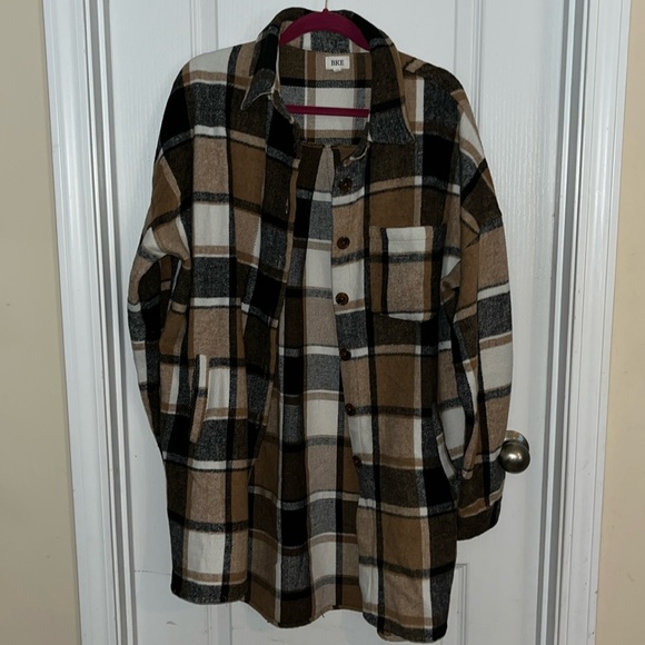 SOLD-Women’s Plaid Tunic Shacket - Picture 3 of 7